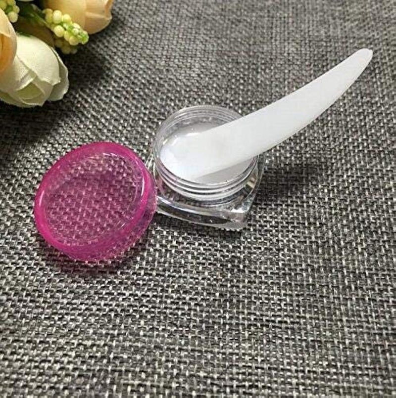 DNHCLL 100PCS Disposable Mini Curved Cosmetic Spatula Scoop Makeup Mask Spatula Plastic Spoon,Small Makeup Scoop for Mixing and Sampling. - Image 3